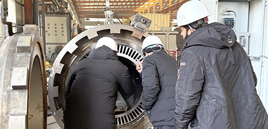 Pakistani friends visit factory